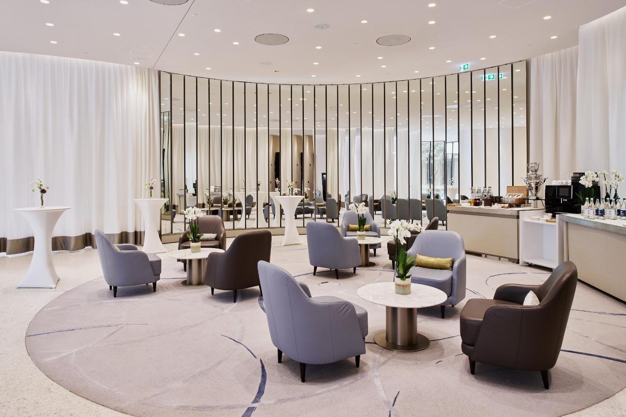 더 퐁트네 함브루크 외부 사진 The lounge at the airport